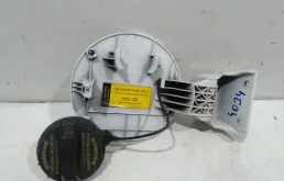 Крышка горловины топливного бака для Hyundai Solaris 2015 года на фотографиях