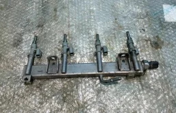 Топливная рампа для Toyota RAV4 на фотографиях