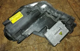 Фары для Volkswagen Touran 2010 года на фотографиях