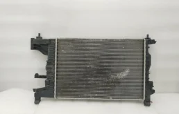 Радиатор охлаждения ДВС для Chevrolet Cruze на фотографиях