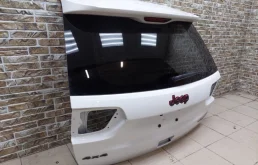 Двери для Jeep Grand Cherokee 2011 года на фотографиях