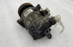 Компрессор кондиционера для Skoda Rapid 2012 года на фотографиях