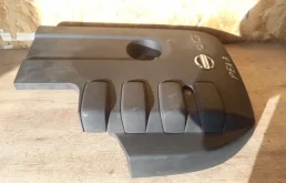 Пластиковая крышка двигателя для Nissan Navara на фотографиях