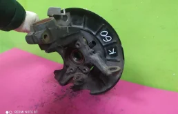 Кулак поворотный правый для Volkswagen Jetta на фотографиях