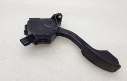 Электронная педаль газа для Toyota RAV4 на фотографиях