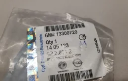 Заглушка буксировочного крюка задняя для Opel Zafira 2012 года на фотографиях