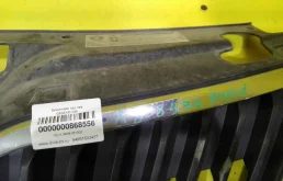 Решетка переднего бампера для Skoda Rapid 2015 года на фотографиях