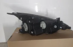 Фары для Mitsubishi Grandis 2005 года на фотографиях