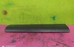 Молдинг двери задний левый для Audi Q7 2010 года на фотографиях