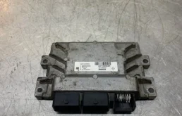 Блок управления двигателем для Renault Logan на фотографиях