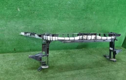 Усилитель переднего бампера для Mercedes-Benz CLA class 2018 года на фотографиях