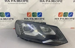 Фары для Volkswagen Touareg 2010 года на фотографиях