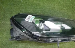 Фары для Volkswagen Touareg 2014 года на фотографиях