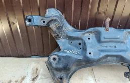 Подрамник двигателя для Hyundai Solaris 2011 года на фотографиях