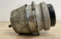 Подушка двигателя задняя левая нижняя для Volkswagen Touareg 2014 года на фотографиях