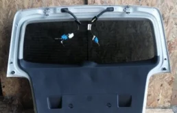 Двери для Volkswagen Touran 2012 года на фотографиях