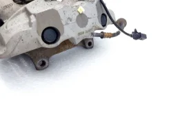 Скоба суппорта передняя для Audi A8 на фотографиях