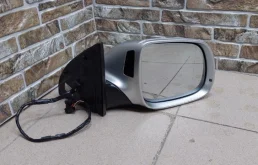 Стекла и зеркала для Audi Q7 2010 года на фотографиях