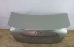 Крышка багажника для Toyota Avensis на фотографиях