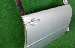 Дверь передняя левая для Toyota Corolla 2001 года на фотографиях