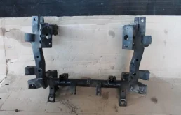 Подрамник двигателя для Mitsubishi Pajero 2007 года на фотографиях