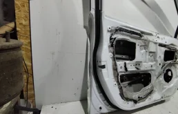 Дверь задняя (сдвижная) левая для Hyundai Solaris 2013 года на фотографиях