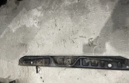 опора радиаторов нижняя land rover freelander 2