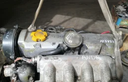 Двигатель для Nissan Serena 1998 года на фотографиях