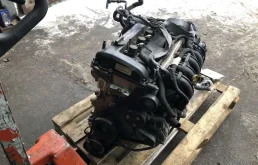 Двигатель без навесного для Volvo C30 2011 года на фотографиях