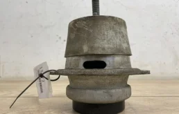 Подушка двигателя задняя левая нижняя для Volkswagen Touareg 2014 года на фотографиях