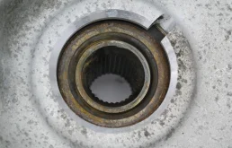 Кулак поворотный правый для Land Rover Range Rover на фотографиях