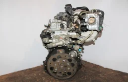Двигатель для Nissan Primera 2006 года на фотографиях