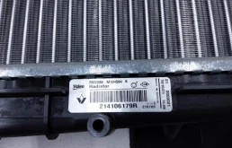 Радиатор охлаждения ДВС для Renault Sandero 2008 года на фотографиях