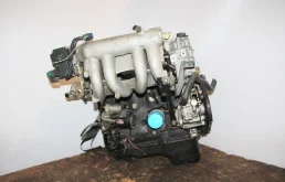 Двигатель для Nissan Primera 2006 года на фотографиях