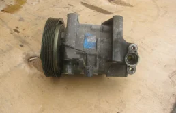 Компрессор кондиционера для Nissan Primera 1999 года на фотографиях