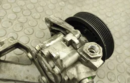 Насос ГУР для BMW X3 2006 года на фотографиях