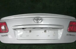 Крышка багажника для Toyota Avensis на фотографиях