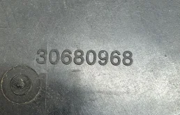 Пластиковая защита двигателя для Volvo XC90 2002 года на фотографиях