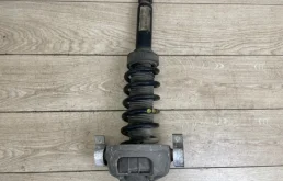 Амортизатор кабины пружинный задний правый для Audi Q7 на фотографиях