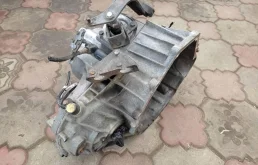 МКПП для Mercedes-Benz Vito 1998 года на фотографиях