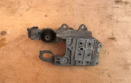 Подушка АКПП левая для Nissan X-Trail 2007 года на фотографиях