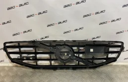 Решетка радиатора для Volvo S60 2015 года на фотографиях