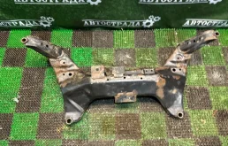 Подрамник двигателя для Nissan Almera Classic 2009 года на фотографиях