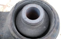 Кулак задний левый для Mitsubishi Pajero на фотографиях