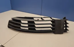 Решётка в бампер левая для Volkswagen Passat B5.5 2000-2005