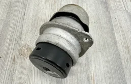 Опора двигателя Audi Q7 2010-2015 4L