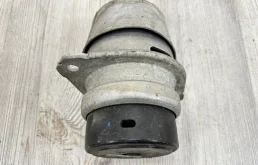 Опора двигателя Audi Q7 2010-2015 4L