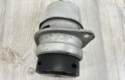 Опора двигателя Audi Q7 2010-2015 4L