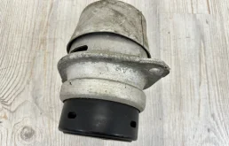 Опора двигателя Audi Q7 2010-2015 4L