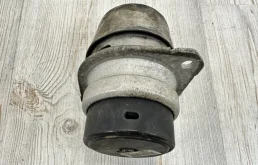 Опора двигателя Audi Q7 2010-2015 4L